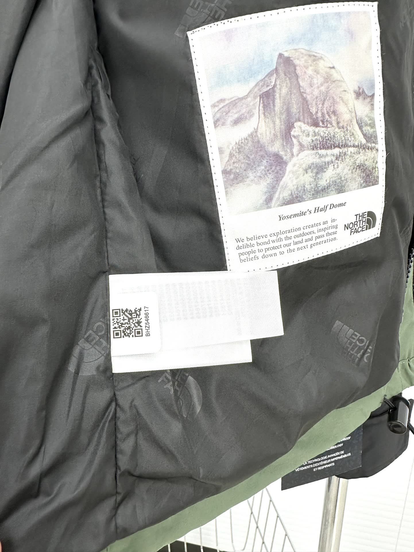The North Face 1986 Mountain Jacket NF0A5J5N